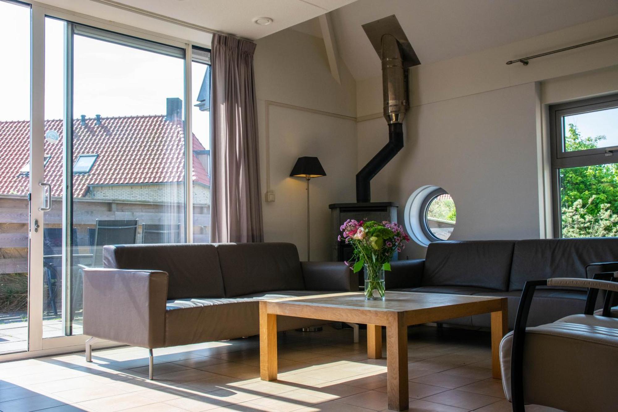 Vakantiepark Klein Vaarwater Buren  Ruang foto