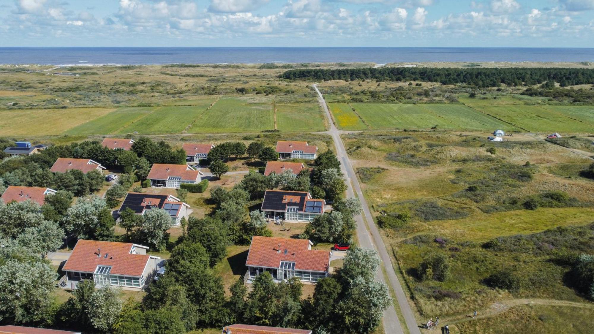 Vakantiepark Klein Vaarwater Buren  Bagian luar foto
